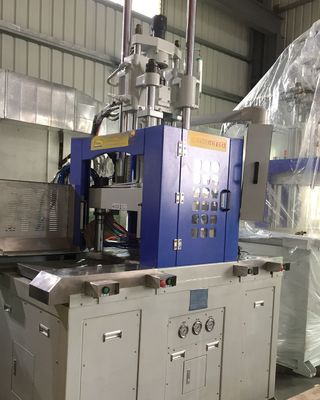 120T Doppelschieber-Tisch-Vertikal-Spritzgießmaschine für die Produktion in hohem Volumen