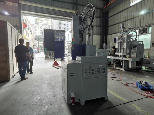 30T Vertikalspritzgießmaschine aus Kunststoff 6,7 kW mit 13 KN Ejektorkraft