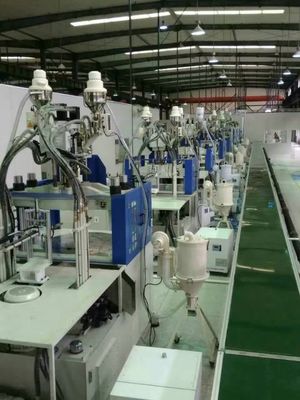 30 mm Schraubendurchmesser Mehrfarbige vertikale Kunststoffspritzgießmaschine JTT-550 2V-3R
