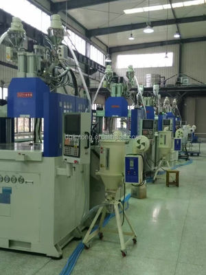 PP-Doppelfarbiges Messergriffe Vertikale Kunststoffspritzgießmaschine JTT-550 2V-3R