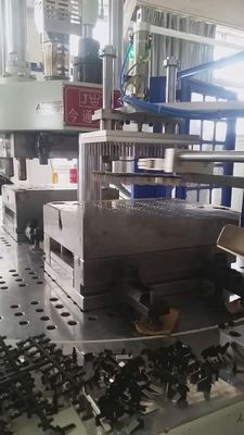 55T vertikale Kunststoffspritzgießmaschine 40mm Schraubendurchmesser für 1,8T Ejektorkraft