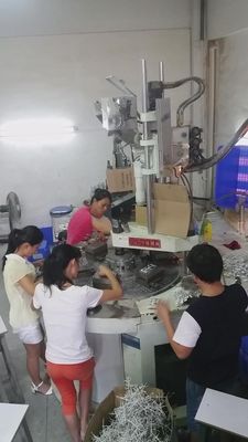 55T vertikale Kunststoffspritzgießmaschine 40mm Schraubendurchmesser für 1,8T Ejektorkraft