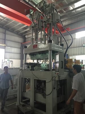 Zweifarbige Kunststoffspritzgießmaschine