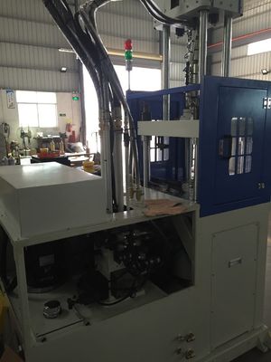 55T Hochgeschwindigkeits-Vertikalspritzgießmaschine 12kW 1 Jahr Garantie