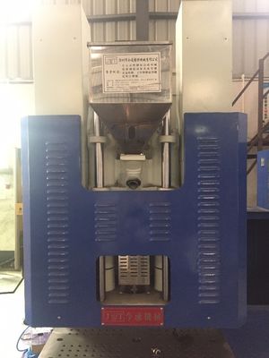 35T Vertikal-Klammer-Horizontale Spritzgießmaschine für die Produktion von Siegeln 95cm3 Schussvolumen