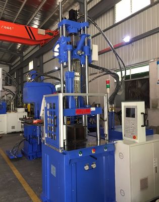 200MM Öffnungsstrich 55T Hydraulische Vertikalspritzgießmaschine mit 2 Arbeitstischen