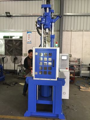 200MM Öffnungsstrich 55T Hydraulische Vertikalspritzgießmaschine mit 2 Arbeitstischen