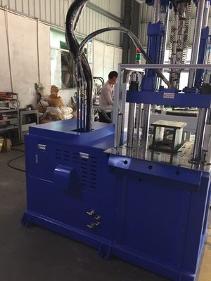 200MM Öffnungsstrich 55T Hydraulische Vertikalspritzgießmaschine mit 2 Arbeitstischen