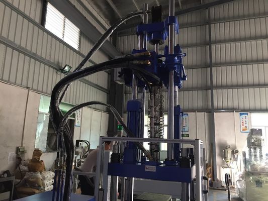 200MM Öffnungsstrich 55T Hydraulische Vertikalspritzgießmaschine mit 2 Arbeitstischen