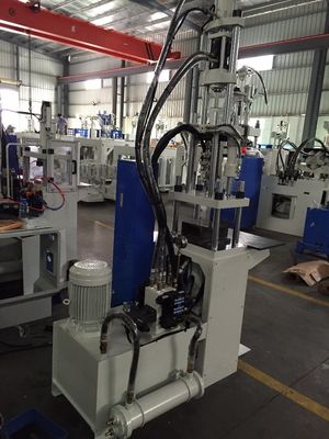 20 Tonnen ABS Hydraulische Vertikale Spritzgießmaschine 260mm Abstand zwischen Schnalle