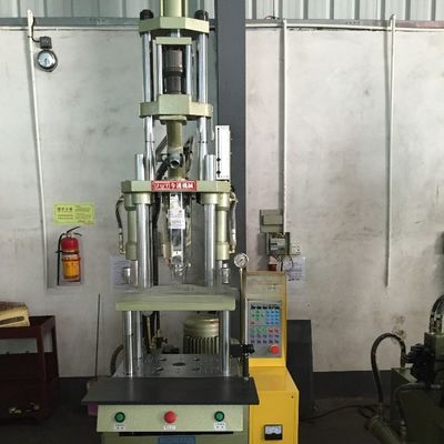 PP-Mikroplastik-Vertikalspritzgießmaschine 30T mit 20 mm Schraubendurchmesser